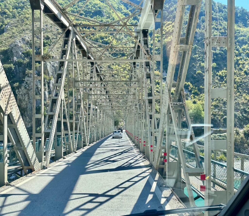 brücke über die vjosa